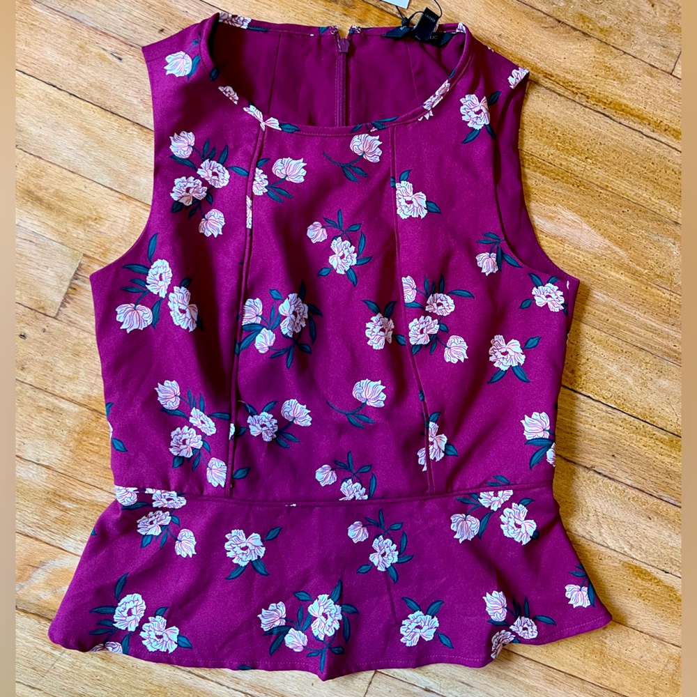 Beautiful sleeveless peplum top. Size 2P from Banana Republic. Tags on, not worn